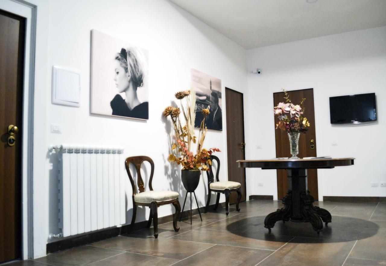 questo rinascimento CASA AUDREY Napoli Esterno foto